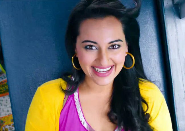 'सन ऑफ सरदार' में सोनाक्षी का जलवा | 2011 की हिट फिल्‍में