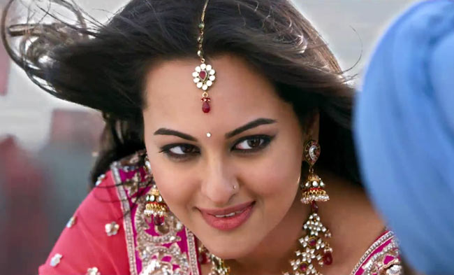 'सन ऑफ सरदार' में सोनाक्षी का जलवा | 2011 की हिट फिल्‍में