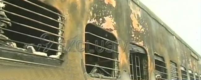 तस्वीरों में देखें कैसे चेन्नई एक्सप्रेस बनी 'द बर्निंग ट्रेन'