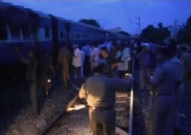 तस्वीरों में देखें कैसे चेन्नई एक्सप्रेस बनी 'द बर्निंग ट्रेन'