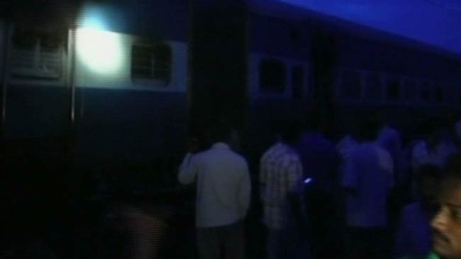 तस्वीरों में देखें कैसे चेन्नई एक्सप्रेस बनी 'द बर्निंग ट्रेन'