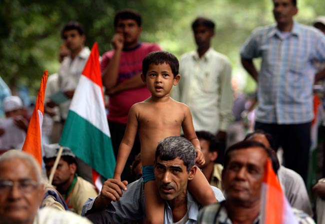 अनशन के दूसरे दिन की तस्‍वीरें | पहले दिन की तस्‍वीरें