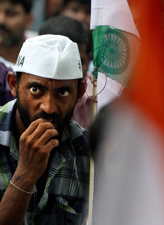 अनशन के दूसरे दिन की तस्‍वीरें | पहले दिन की तस्‍वीरें