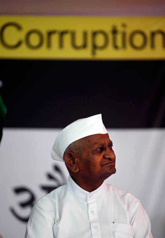 अनशन के दूसरे दिन की तस्‍वीरें | पहले दिन की तस्‍वीरें