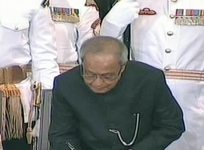 13वें राष्ट्रपति प्रणब मुखर्जी ने ली शपथ