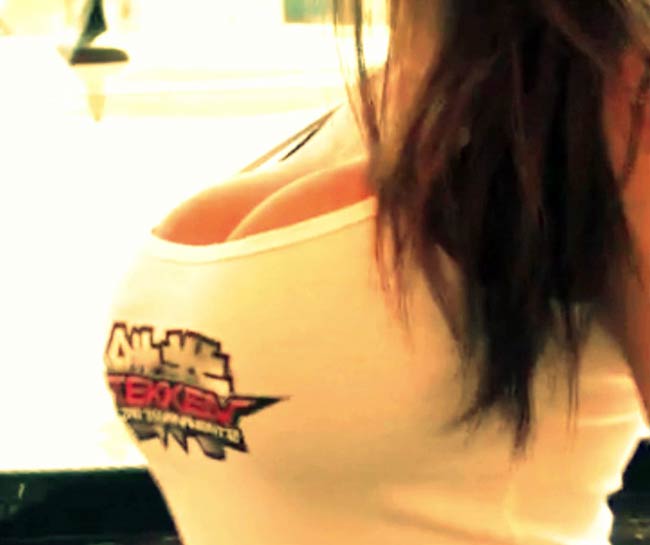 पूनम पांडे ने मनाया ‘नो ब्रा डे’ | न्यूड पूनम पांडे