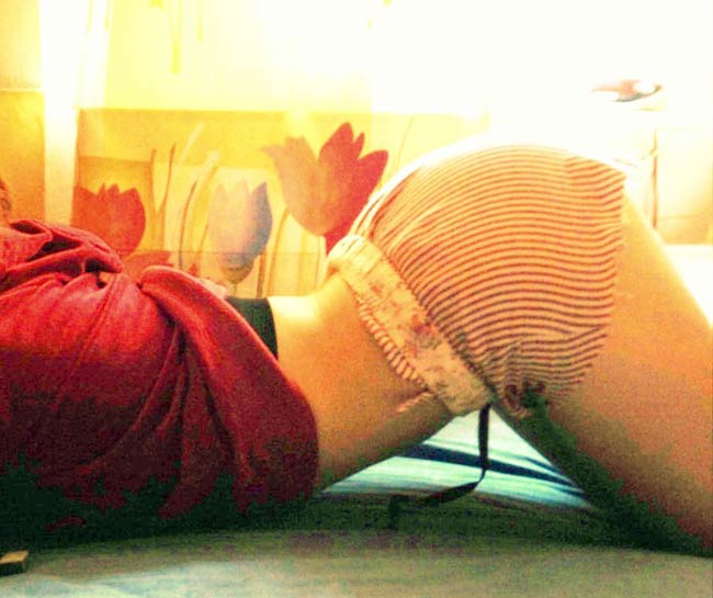 पूनम पांडे ने मनाया ‘नो ब्रा डे’ | न्यूड पूनम पांडे