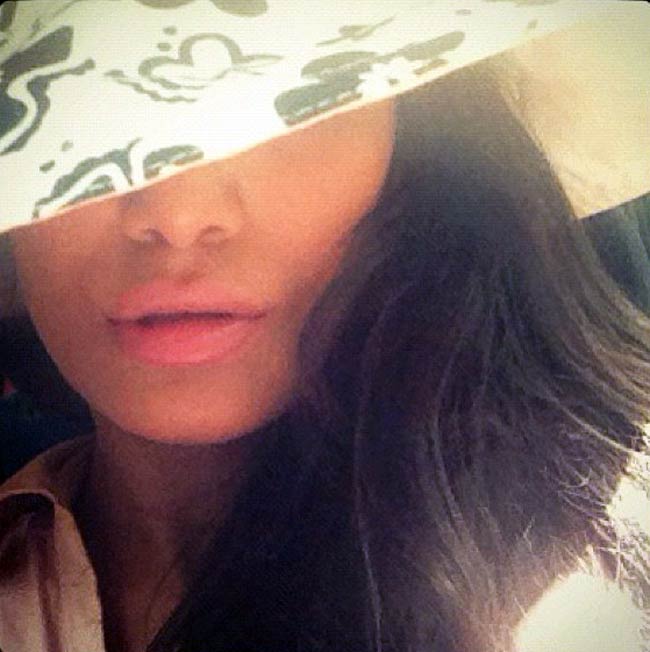 पूनम पांडे ने मनाया ‘नो ब्रा डे’ | न्यूड पूनम पांडे