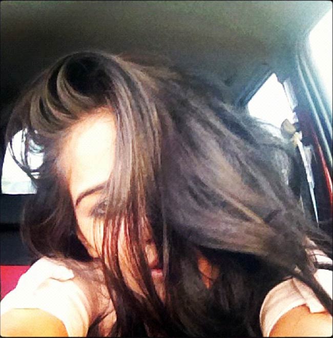 पूनम पांडे ने मनाया ‘नो ब्रा डे’ | न्यूड पूनम पांडे