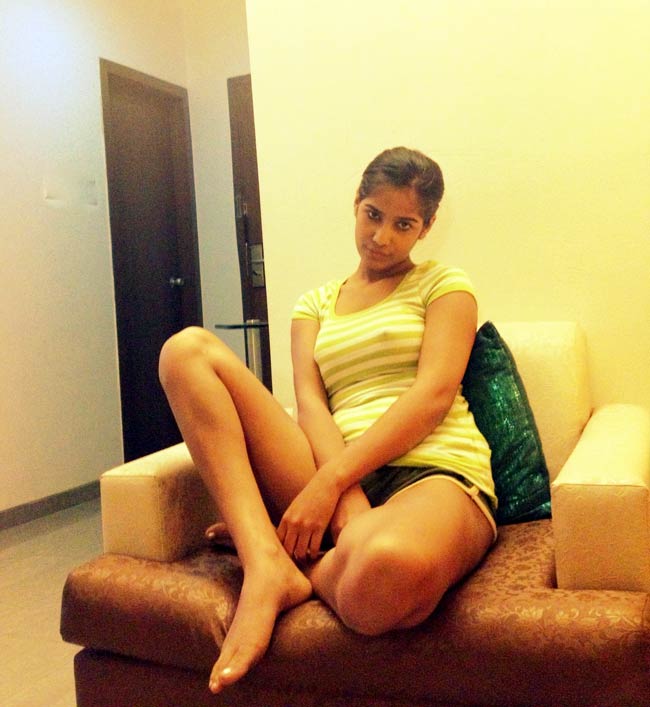 पूनम पांडे ने मनाया ‘नो ब्रा डे’ | न्यूड पूनम पांडे