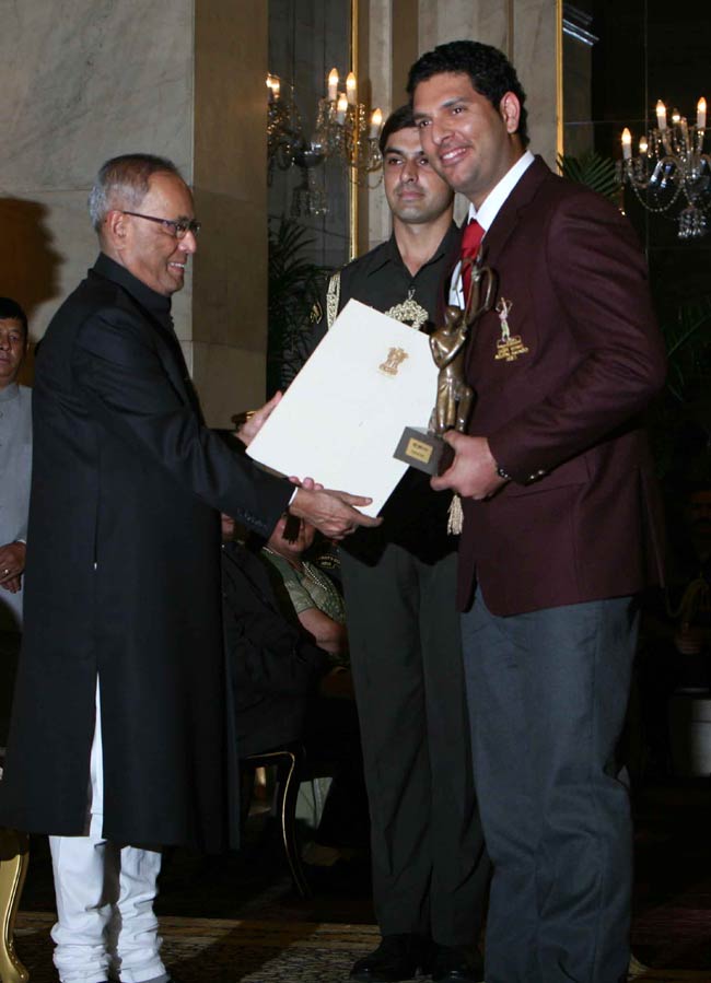 खेल जगत के दिग्गजों को राष्ट्रपति ने किया सम्मानित