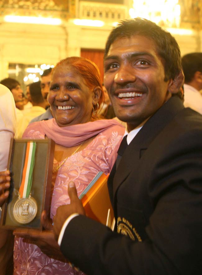 खेल जगत के दिग्गजों को राष्ट्रपति ने किया सम्मानित