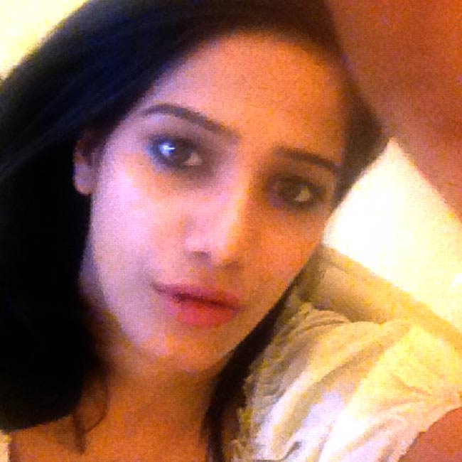 पूनम पांडे ने मनाया ‘नो ब्रा डे’ | न्यूड पूनम पांडे