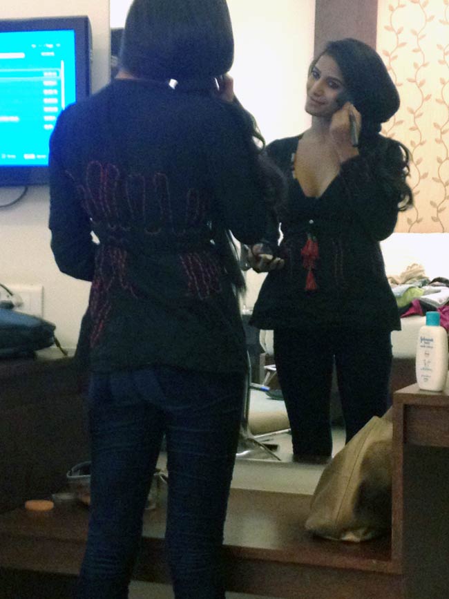 पूनम पांडे ने मनाया ‘नो ब्रा डे’ | न्यूड पूनम पांडे