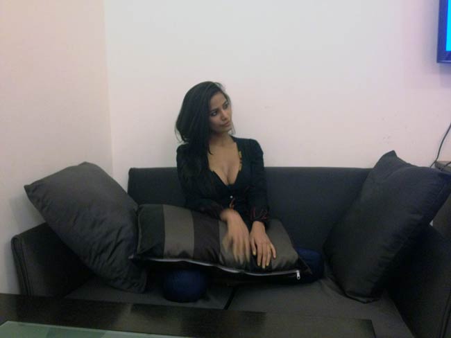 पूनम पांडे ने मनाया ‘नो ब्रा डे’ | न्यूड पूनम पांडे