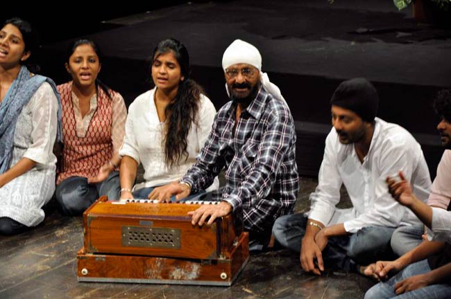 हंगल की प्रार्थना सभा से बॉलीवुड के बड़े नाम नदारद