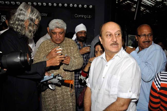 हंगल की प्रार्थना सभा से बॉलीवुड के बड़े नाम नदारद