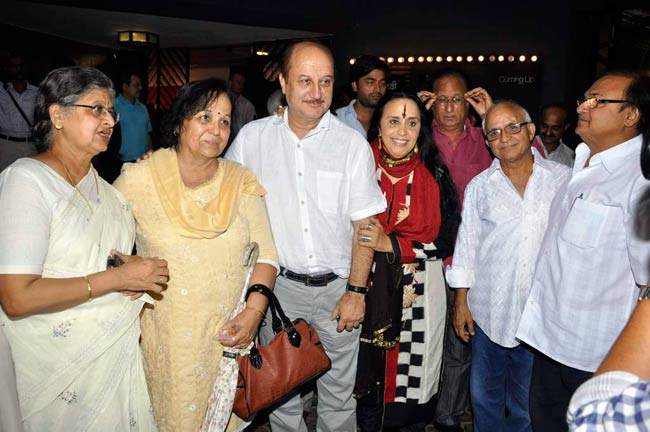 हंगल की प्रार्थना सभा से बॉलीवुड के बड़े नाम नदारद