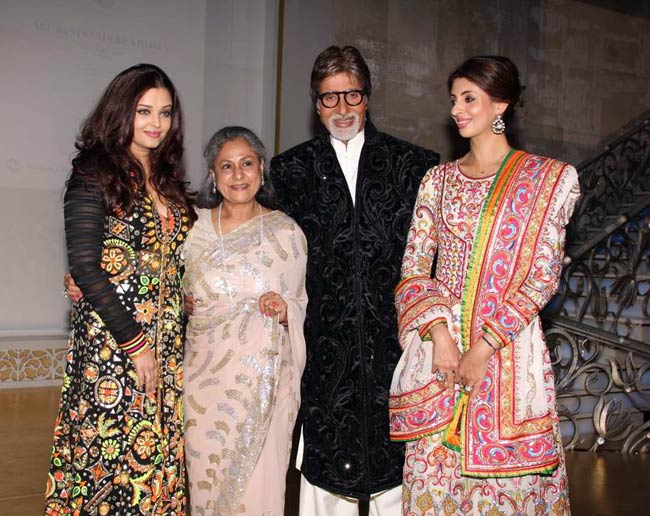 मुकेश अंबानी की पार्टी में बॉलीवुड का जलवा | रैंप पर बिग बी