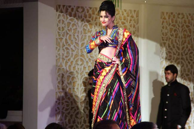 मुकेश अंबानी की पार्टी में बॉलीवुड का जलवा | रैंप पर बिग बी