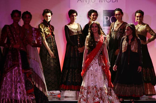 दिल्‍ली फैशन वीक के तीसरे दिन माधुरी ने बिखेरा जलवा