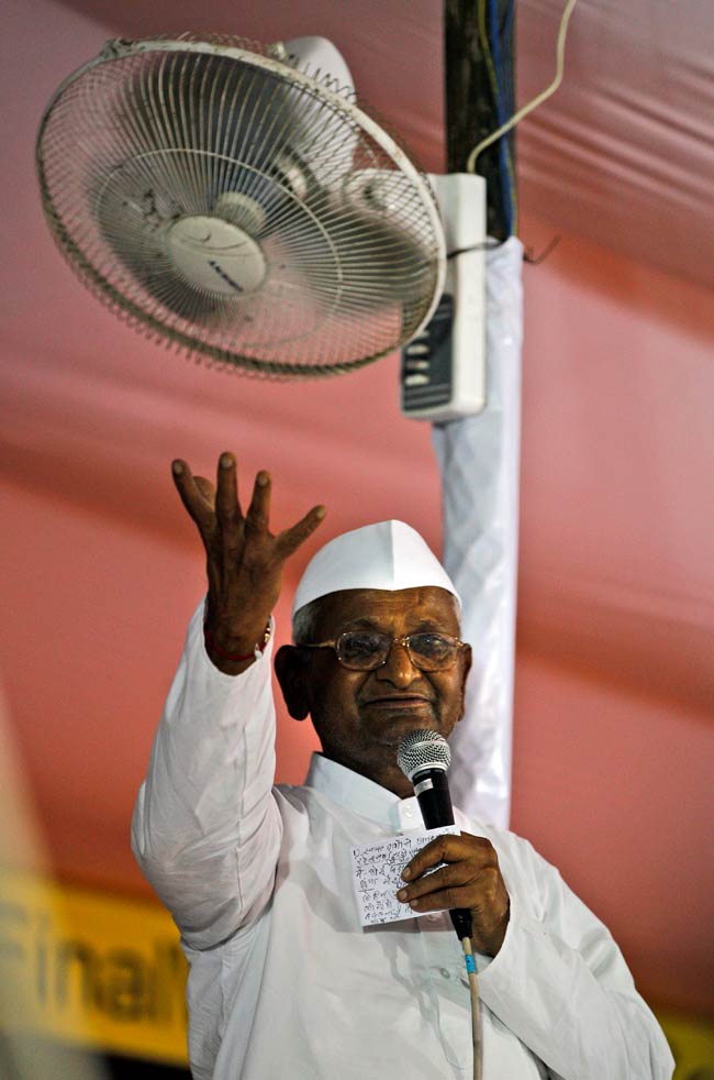 टीम अन्‍ना का अनशन खत्‍म, सियासत शुरू | फोटो: 9th Day