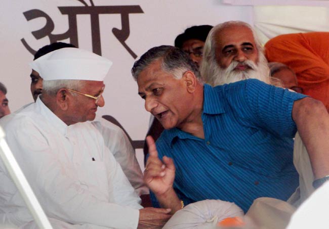 टीम अन्‍ना का अनशन खत्‍म, सियासत शुरू | फोटो: 9th Day