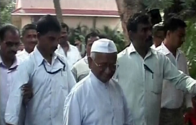 14 अगस्त 2012: तस्वीरों में दिनभर की अहम खबरें | पढ़ें