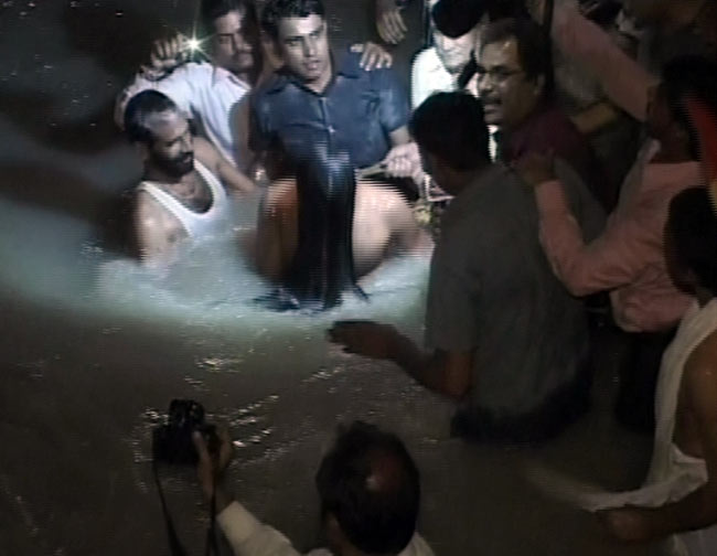 14 अगस्त 2012: तस्वीरों में दिनभर की अहम खबरें | पढ़ें