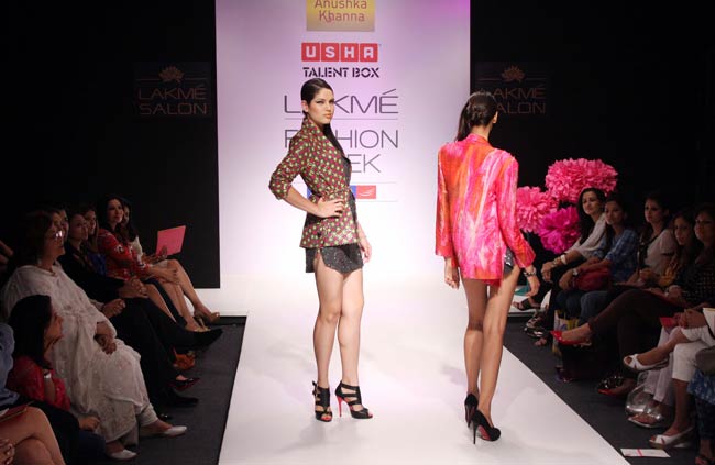 Lakme Fashion Week: पहले दिन की झलकियां | सेक्‍सी मेगन