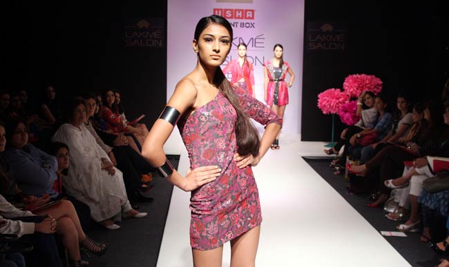 Lakme Fashion Week: पहले दिन की झलकियां | सेक्‍सी मेगन