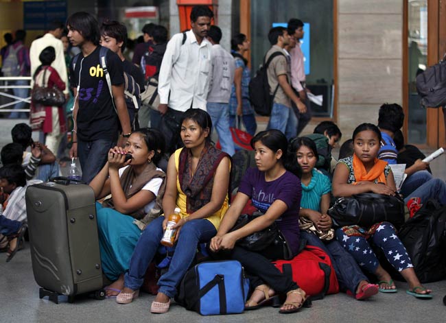 कर्नाटक से पूर्वोत्तर वासियों का पलायन जारी  | असम हिंसा