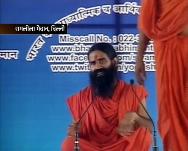 रामदेव के आंदोलन पर टिकी जनता की आस | पहले दिन का अपडेट