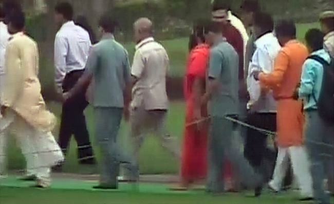 रामदेव के आंदोलन पर टिकी जनता की आस | पहले दिन का अपडेट