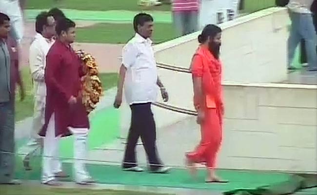 रामदेव के आंदोलन पर टिकी जनता की आस | पहले दिन का अपडेट