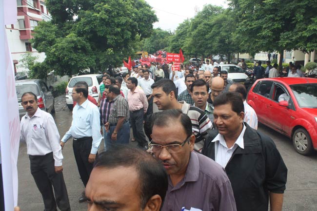 हड़ताल पर देशभर के सरकारी बैंक