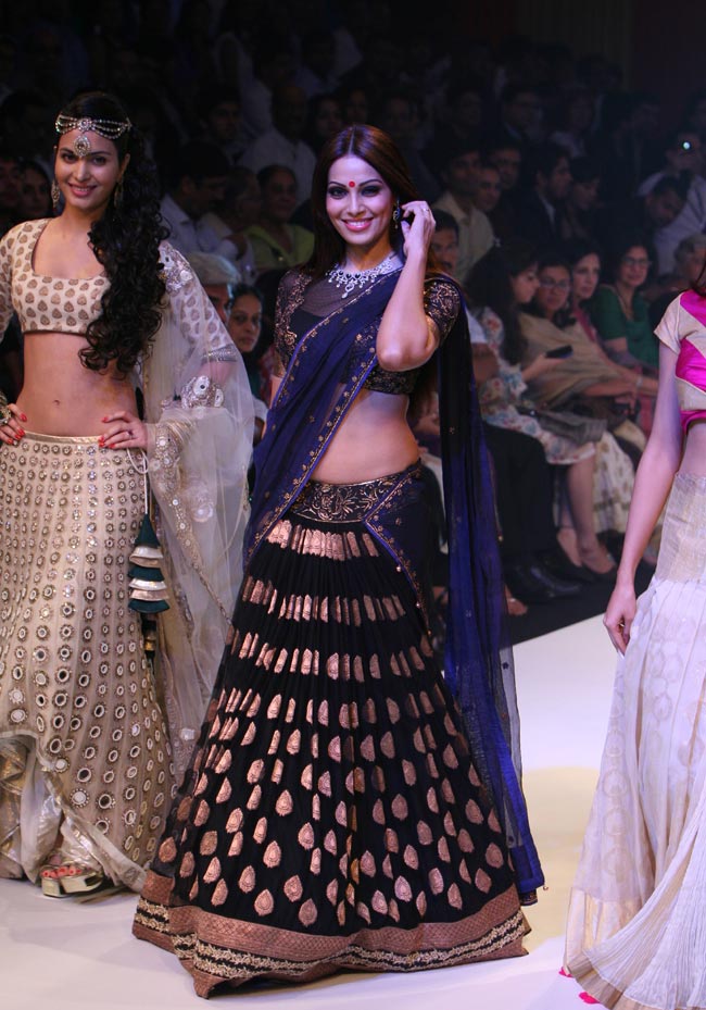 बिपाशा की नजर में उदास होता है अभिनेता का जीवन