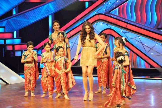 बिपाशा बसु ने किया 'राज-3' का प्रोमोशन | हॉट बिपाशा