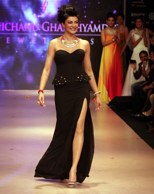 इंडिया इंटरनेशनल ज्‍वेलरी वीक में सितारों का जलवा