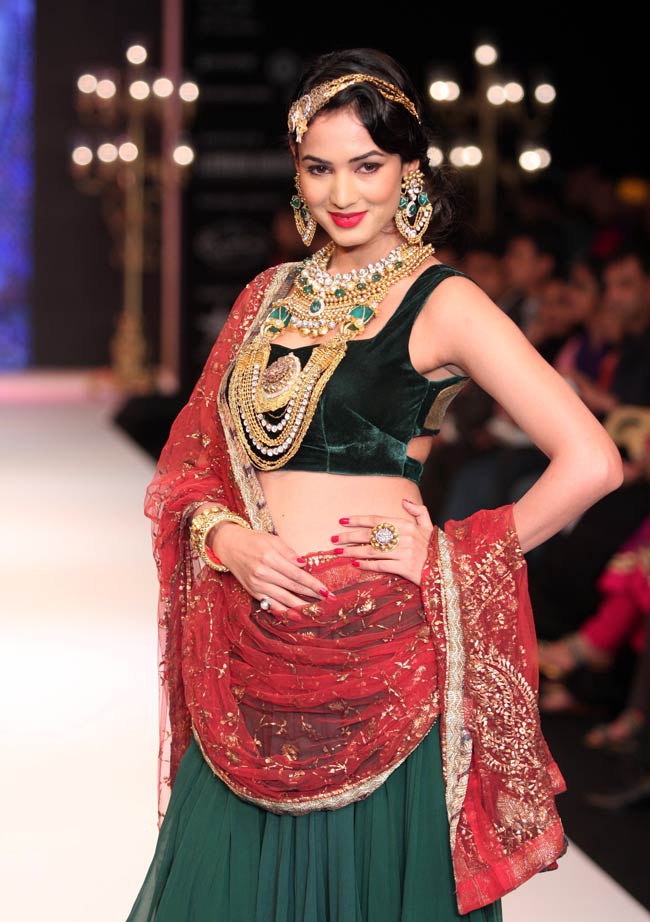 इंडिया इंटरनेशनल ज्‍वेलरी वीक में सितारों का जलवा