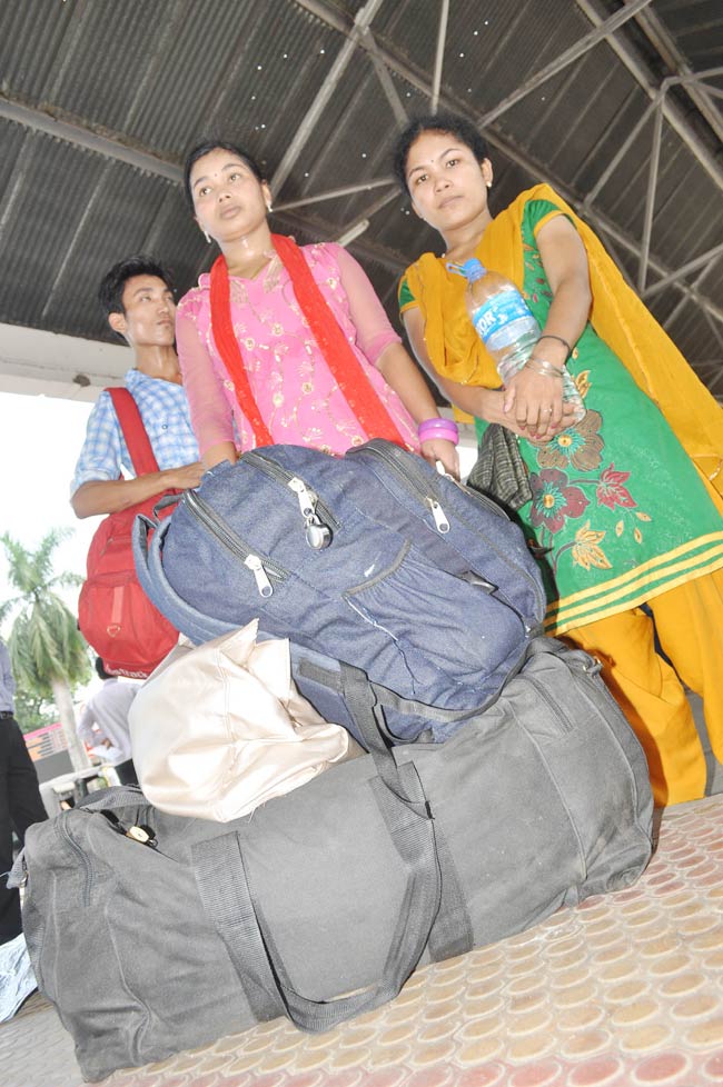 कर्नाटक से पूर्वोत्तर वासियों का पलायन जारी  | असम हिंसा