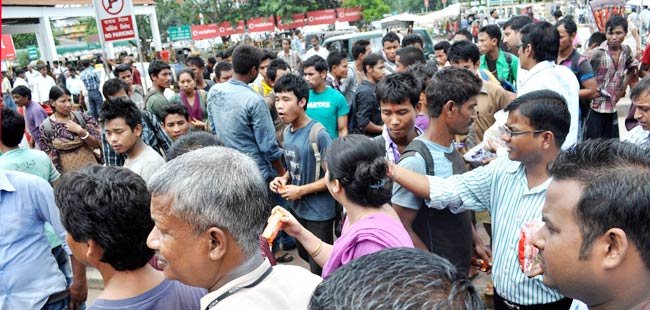 कर्नाटक से पूर्वोत्तर वासियों का पलायन जारी  | असम हिंसा