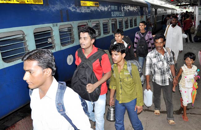 कर्नाटक से पूर्वोत्तर वासियों का पलायन जारी  | असम हिंसा