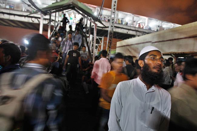 कर्नाटक से पूर्वोत्तर वासियों का पलायन जारी  | असम हिंसा