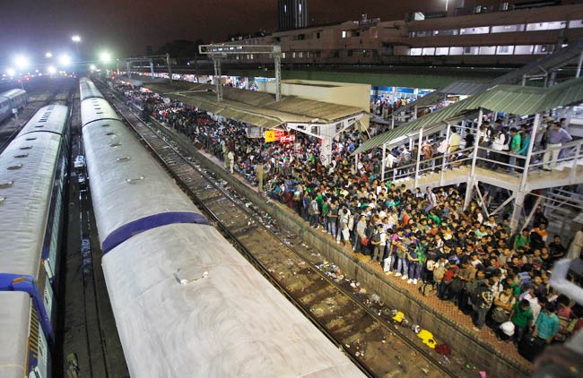 कर्नाटक से पूर्वोत्तर वासियों का पलायन जारी  | असम हिंसा