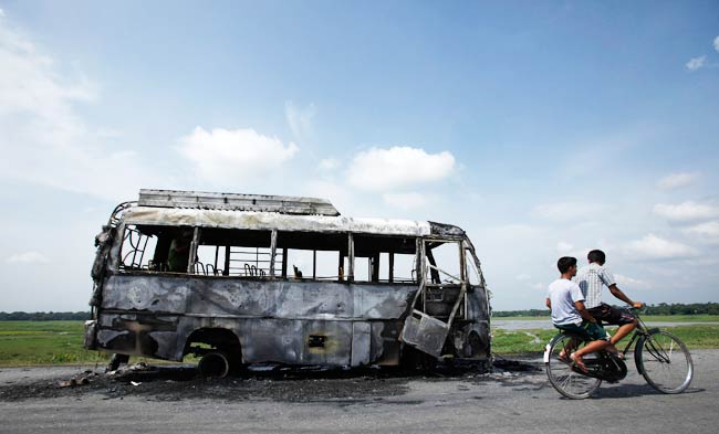 कर्नाटक से पूर्वोत्तर वासियों का पलायन जारी  | असम हिंसा