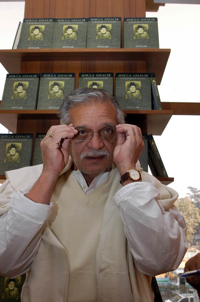 तस्‍वीरों में गुलजार का सफरनामा...| गजल सम्राट