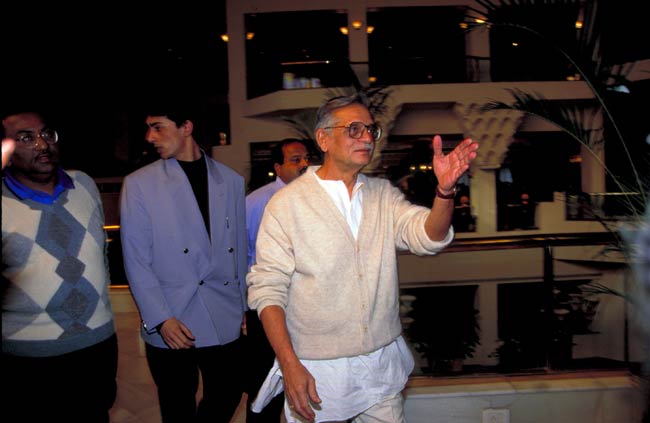 तस्‍वीरों में गुलजार का सफरनामा...| गजल सम्राट