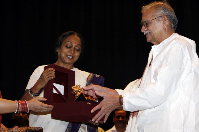 तस्‍वीरों में गुलजार का सफरनामा...| गजल सम्राट