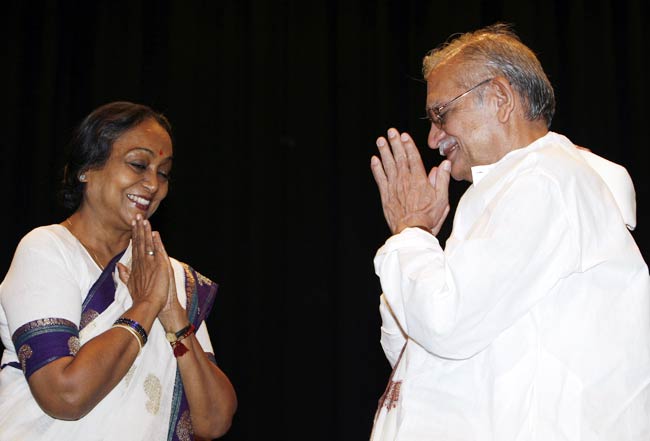 तस्‍वीरों में गुलजार का सफरनामा...| गजल सम्राट